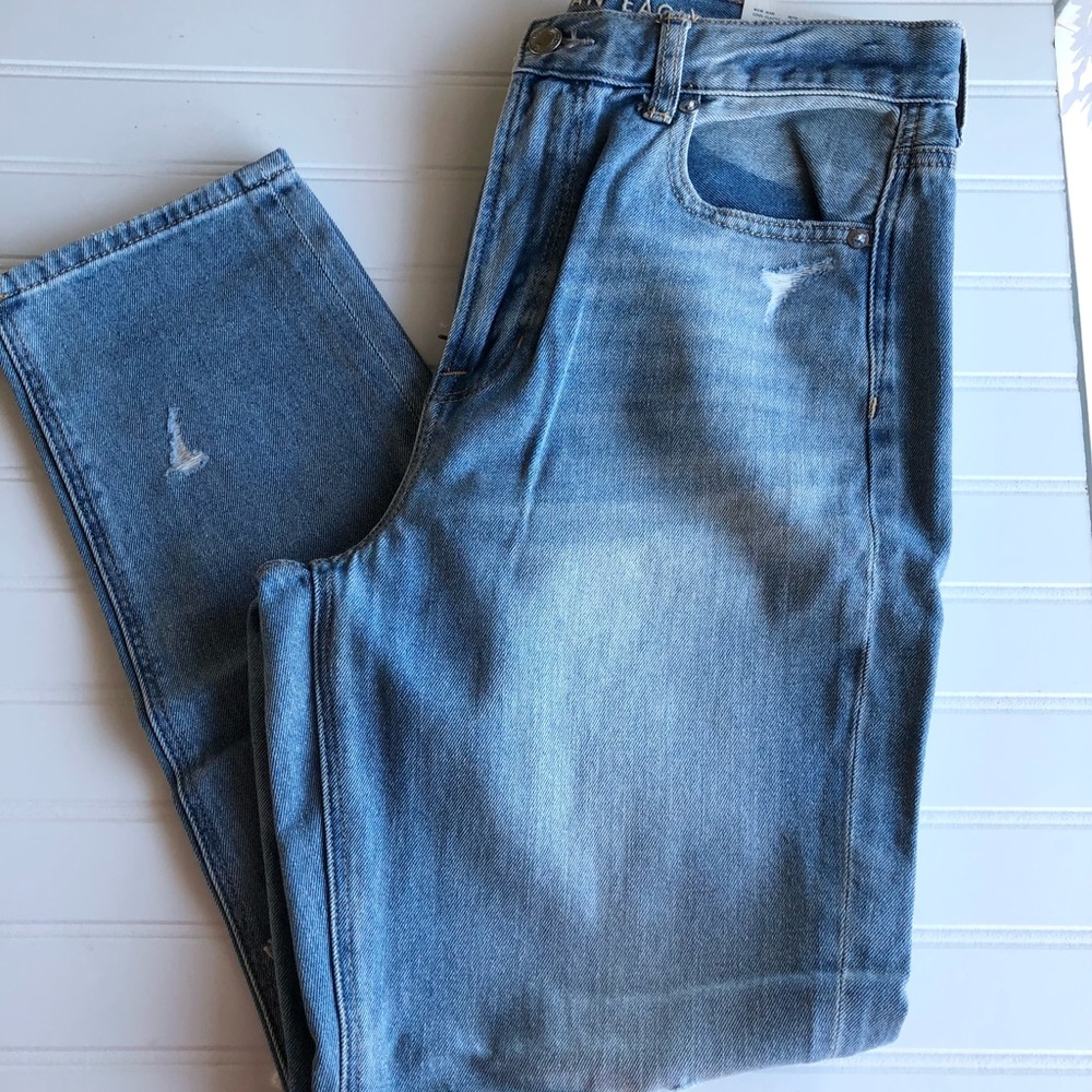 NWT American Eagle size 8 mom jean